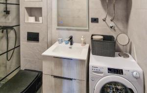 Lovely Apartment In Njivice With Wifi