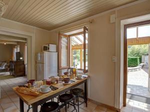 Maisons de vacances Gite avec piscine, cheminee, jardin, et animaux acceptes - FR-1-496-32 : photos des chambres