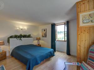 Maisons de vacances Gite avec piscine, cheminee, jardin, et animaux acceptes - FR-1-496-32 : photos des chambres