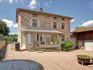 Maisons de vacances Gite avec piscine, cheminee, jardin, et animaux acceptes - FR-1-496-32 : photos des chambres