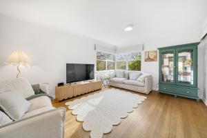 3-Bed Family Haven with Garden & BBQ Area