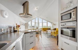 Stunning Home In Allingåbro With Wifi