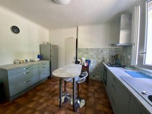 Maisons de vacances Maison spacieuse a Macaye, au calme, 6-8 pers, proche Cambo, animaux admis, jardin, internet WiFi - FR-1-495-141 : photos des chambres