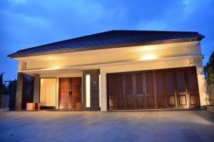 Radiance Hill View Villa 10 bedrooms with a private heated pool and billard