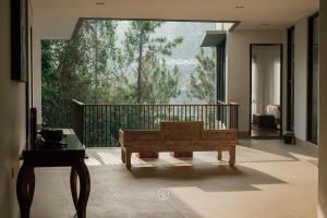 Radiance Hill View Villa 10 bedrooms with a private heated pool and billard