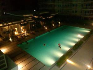 Trees 2BR Netflix Pool Wi-Fi Trees Residences QC