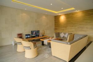 Kamala Plantation View Villa 10 Bedrooms With a Private Heated Infinity Pool and a Billiard Table