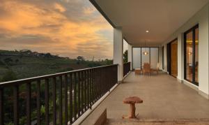 Kamala plantation view villa 10 bedrooms with a private heated Infinity pool and a billiard table