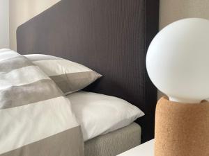 Tyylikäs kolmio puiston laidalla