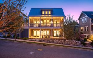 Lake & Vine Villa #15