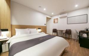 Divine Hotel