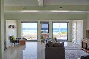A Stones Throw at Mollymook Beach