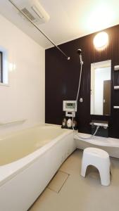 Osaka Large Family House 7 Bedrooms 2 Baths Free Parking