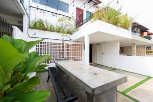 35 Cozy Homestay with projector Pool evcharger