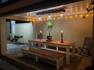 OAK HOUSE, Entire holiday home, Self catering, fully equipped, double storey, 3 bedroom, 2 bathroom, outside entertainment, Braai area, 300sqm home