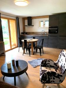 Appartements LE LODGE, Pyrenees 2000 - Jardin, tres calme, espace rangement : photos des chambres