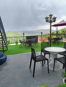 SMOKEY CASTLE HOTEL and RESTAURENT