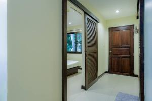 Tropical View Condo in Hillside Resort - SGC1