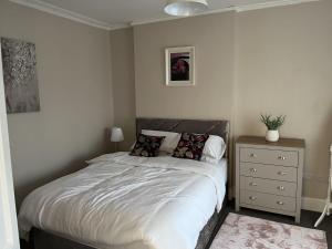3 bed Cozy Antrim Apartment with Great Views
