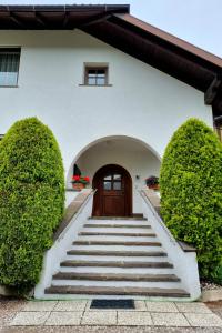 Urlaub auf dem Bauernhof Schmidhof - große Terrasse, Pool und beste Lage