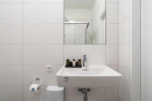 Lake Suite, Self Check-In by HM