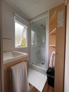 B&B / Chambres d'hotes Le Gewurz - Bungalow climatise avec TV pour 5 : photos des chambres