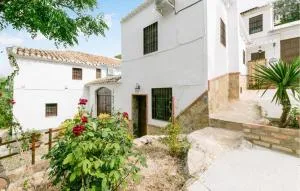 1 Bedroom Lovely Apartment In Iznajar - Iznájar