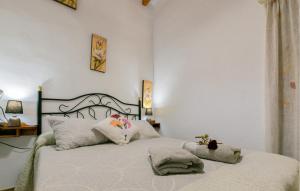 1 Bedroom Lovely Apartment In Iznajar