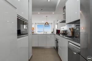 ViVi Homes - Sultana Gym, Pool, Terrace & Sea View