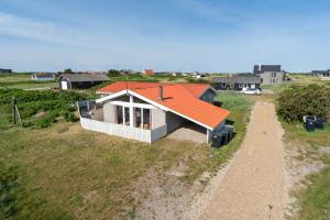 Pool House Close To The Coast