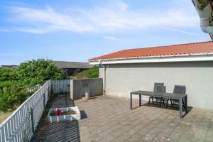 Pool House Close To The Coast