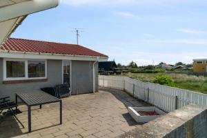 Pool House Close To The Coast