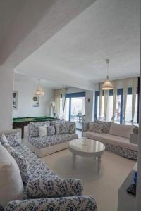 White-Blue Luxury Villa 1