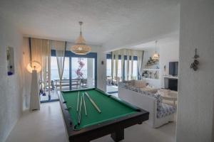 White-Blue Luxury Villa 1