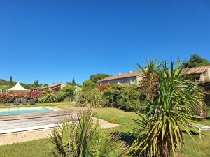 B&B / Chambres d'hotes MAS DES FIGUES - Mas XVIIIe tres calme - Certifie Biologique FRBio10 - jardin naturel ecologique - piscine 12x6 - Copieux brunch paysan mediterraneen cuisine du jardin huile d'olive - Agritourisme Alpilles Saint Remy de Provence du 01 mai au 30 septembre : photos des chambres