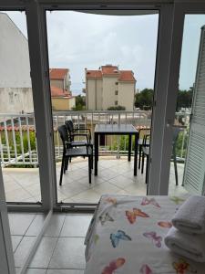 House 100m from the beach with free parking
