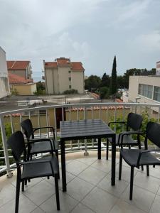 House 100m from the beach with free parking