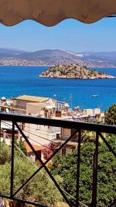 Islet View