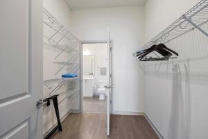 Modern Nulu 2BR CozySuites 06
