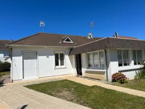 Maison historique familiale 300m de la mer Sword Beach
