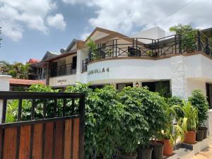 Luna Villa by Angel Stay - Four Bedroom Villa with Swimming Pool in Lonavala