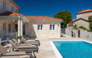 Villa Leon for 8 people with private pool & pet friendly near Novigrad 
