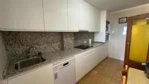 PV20B, Amplio apartamento centrico, 50 mt de la playa y vistas al mar