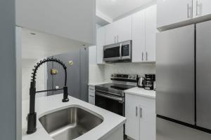 Blueground Midtown W elev nr Times Sq park NYC-1492