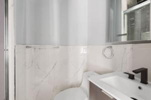 Blueground Midtown W elev nr Times Sq park NYC-1492