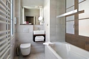 Hotels BRIT HOTEL PRIVILEGE LISIEUX - La Villa des Arts : photos des chambres