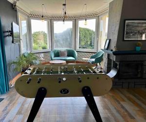 Villa spacieuse Saint-Hernin avec spa convivial