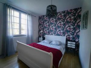 Villas Villa spacieuse Saint-Hernin avec spa convivial : photos des chambres
