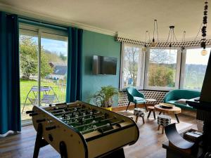 Villas Villa spacieuse Saint-Hernin avec spa convivial : photos des chambres