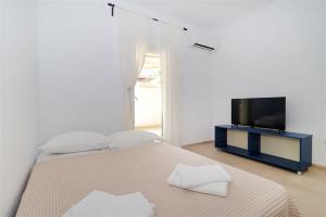 Alekos Garden House Hanioti 2 bedrooms 6 guests